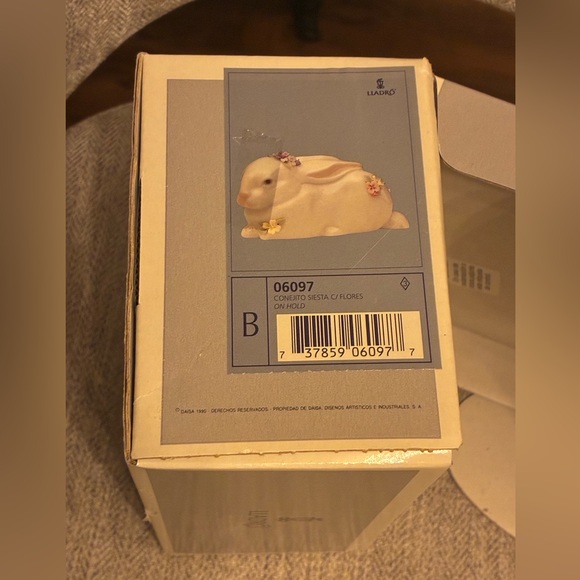 Lladro Floral Rabbit - Picture 5 of 12